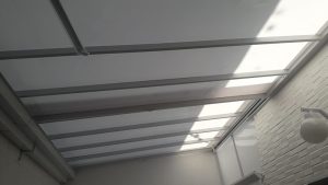 Cobertura de policarbonato compacta de 3mm, retrátil.